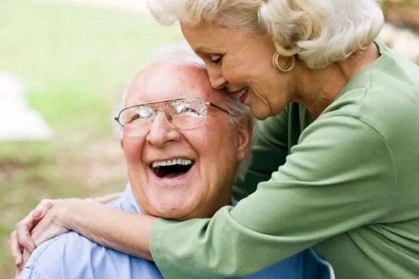 Vârsta standard de pensionare pentru bărbaţi şi femei va ajunge la 65 de ani