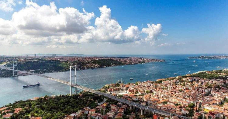 Traficul maritim a fost suspendat în Strâmtoarea Dardanele din cauza unei nave defecte