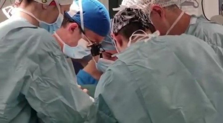 Premieră în România! Prima implantare a unei inimi artificiale la un copil. Video