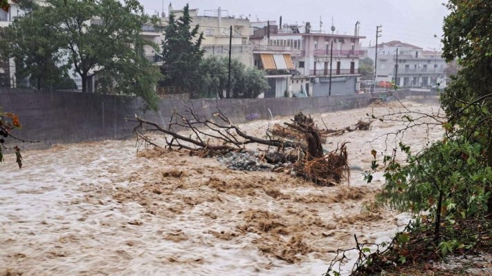 Mărturii terifiante ale unui român, prins în haosul din Grecia: Mașinile au ajuns în mare