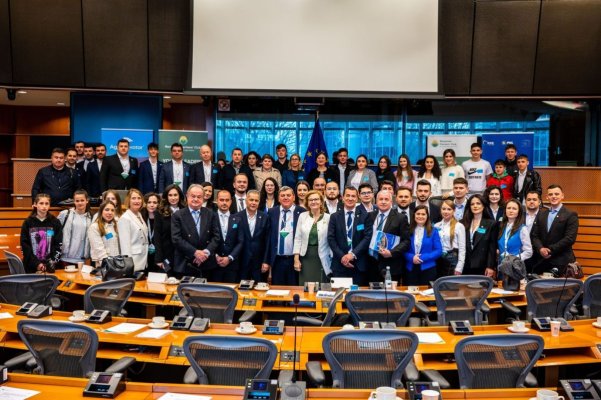 Fermierii români solicită prelungirea intedicţiei de import al cerealelor ucrainene după data de 15 septembrie 