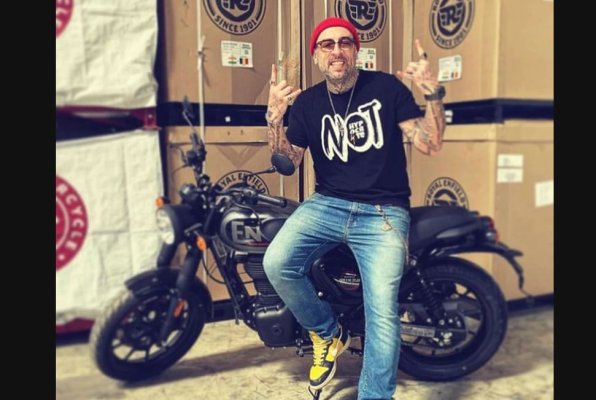 CRBL are picioarele făcute praf după accident. E plin de răni și vânătăi! Valentin Sanfira, în cârje