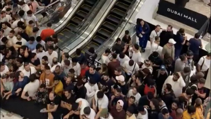 Bătaie şi îmbrânceli la un mall din Dubai, unde oamenii s-au călcat în picioare pentru noul iPhone 15! Video 