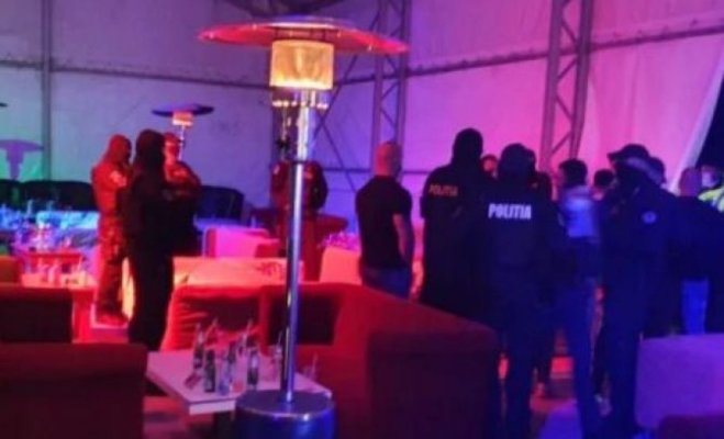 Angajații unui club pentru adulți, cercetați pentru trafic de minori și proxenetism