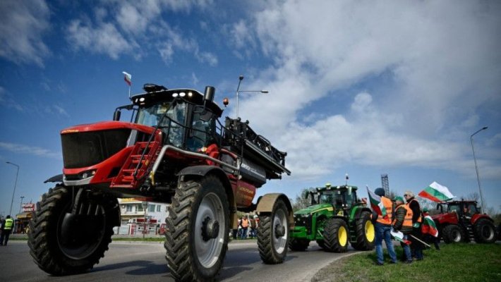 Fermierii bulgari au blocat punctele de trecere a frontierei cu România