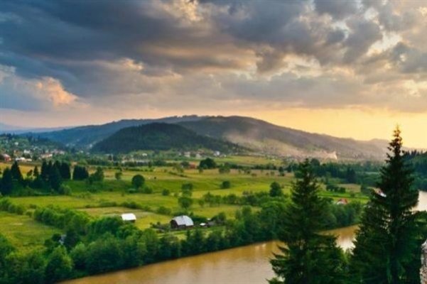Lichidatorii din Constanța vând 3 terenuri și 5 vile din Bucovina. Cine plânge după ele!