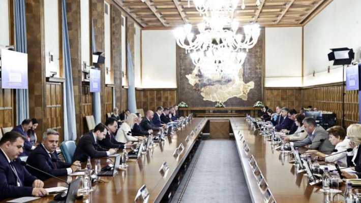 Guvernul adoptă creșterea salariului minim la 3.300 de lei în ședința de joi
