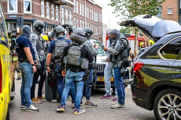Procuratura olandeză avertizase şcoala din Rotterdam atacată de un bărbat înarmat