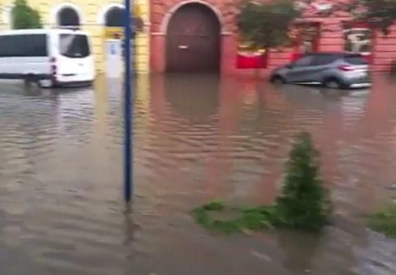 România, lovită de vremea rea. Zonele în care ploile torenţiale au făcut prăpăd 