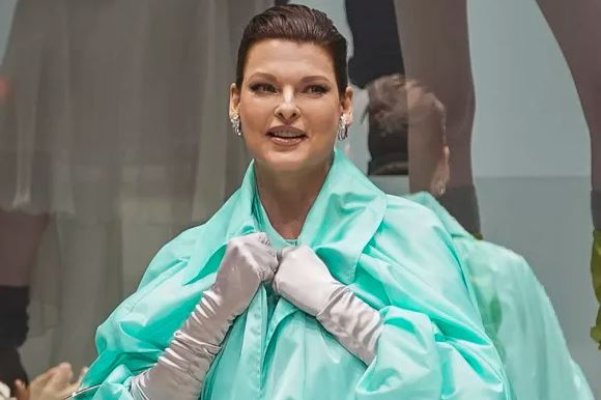 Linda Evangelista s-a luptat cu cancerul de sân de două ori în ultimii cinci ani
