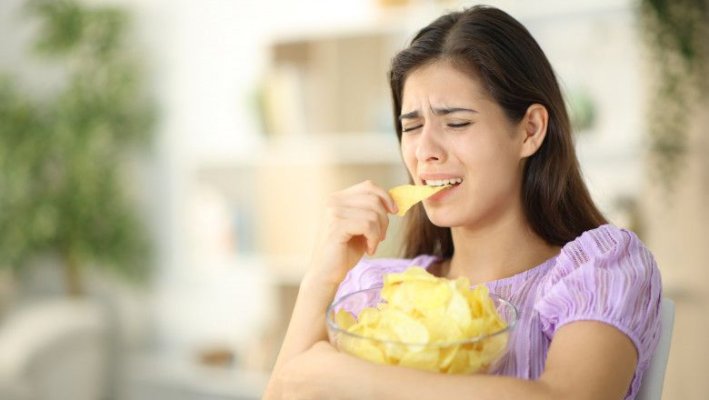 Consumul mare de alimente ultraprocesate și de îndulcitori crește riscul de depresie