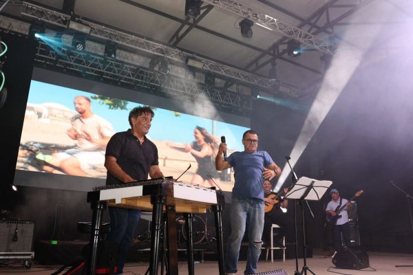 Marius Mihalache și invitații săi, festin muzical în Piațeta Cazino din Mamaia