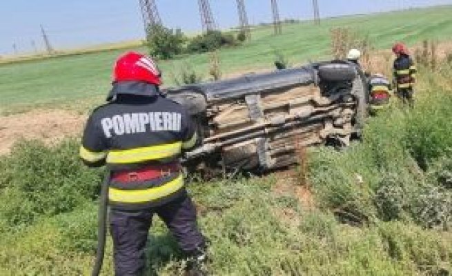 Un tânăr de 21 de ani a murit și altul de 24 de ani a fost rănit după ce s-au răsturnat cu maşina