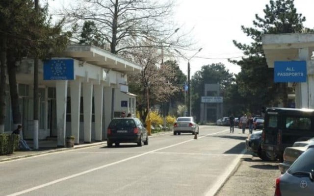 Două bulgăroaice au încercat să introducă în România cetățeni turci, cu BMW-ul