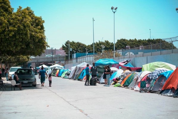 Aproape o jumătate de milion de venezueleni din SUA pot primi permise temporare de şedere