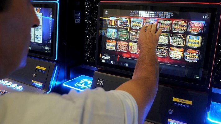 Guvernul a aprobat ordonanța de urgență privind jocurile de noroc. Cresc taxele de licențiere, exploatare și cele speciale