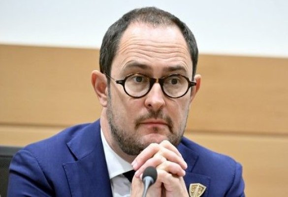 Scandal uriaș în jurul unui ministru, la Bruxelles: Au urinat pe o dubă a poliției