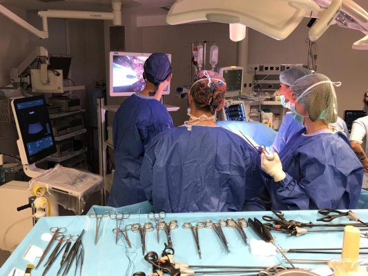 Premieră națională! O proteză de şold personalizată, realizată în Elveţia, a fost implantată la Spitalul Județean Constanța