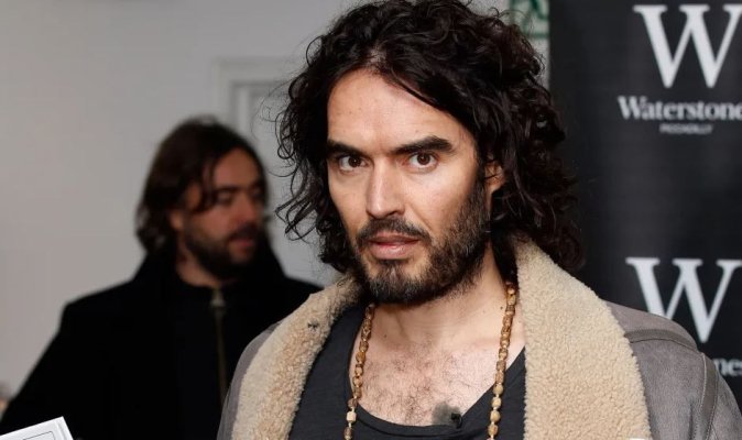 YouTube blochează veniturile din publicitate obţinute de Russell Brand