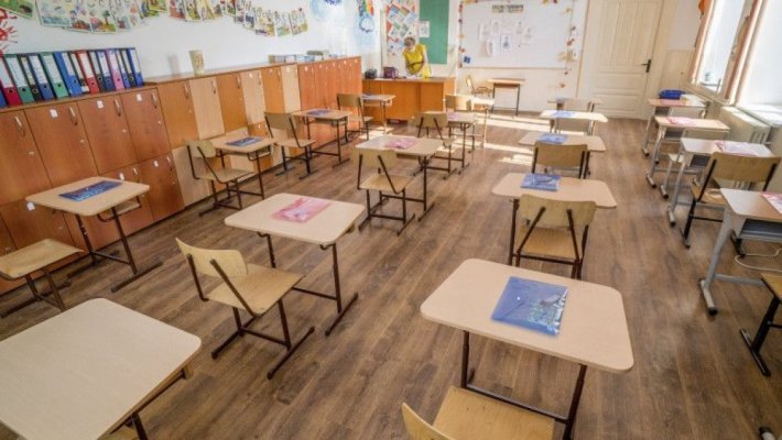 O profesoară a fost rănită la şcoală, după ce o bucată de tencuială s-a desprins din tavan