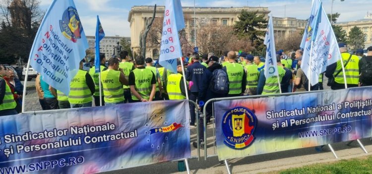 SNPPC: „Legea austerității: pentru politicieni, mumă, pentru noi, ciumă“