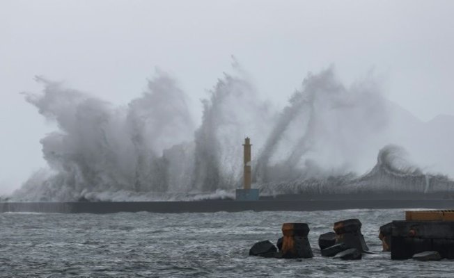 Aproape 3.000 de persoane evacuate în Taiwan din cauza taifunului Haikui