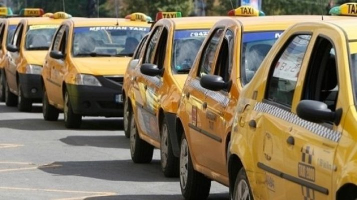Un taximetrist a fost bătut cu lopata de un client