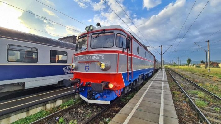Incident grav într-un tren CFR pe ruta Mangalia-Oradea. Pasagerii au fost răniți după ce geamurile s-au spart din senin. Video