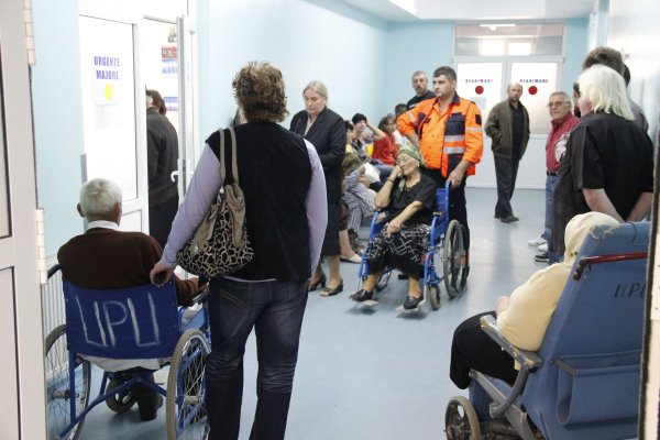 Românii plătesc tot mai mult pentru asigurările de sănătate și primesc servicii mai puține și de calitate mai proastă