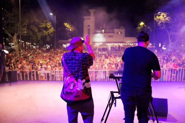 Seria concertelor live în piațeta Cazinoului din Mamaia continuă 