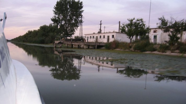 O fermă piscicolă în paragină, din Deltă, se vinde cu 9,4 milioane de lei în contul unor datorii la stat