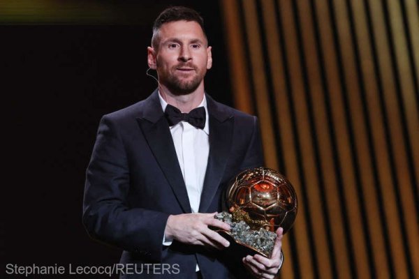 Fotbal: Lionel Messi a câştigat Balonul de Aur pentru a opta oară