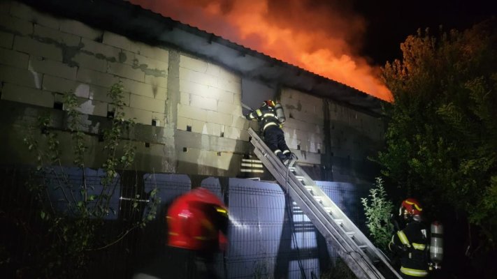 Explozie de butelie urmată de incendiu, la Castelu. Video