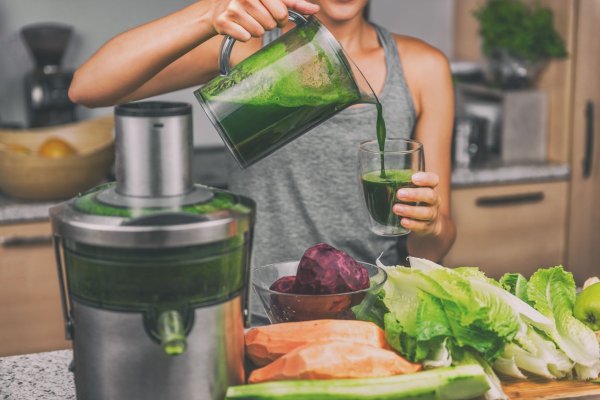 Curele de detoxifiere, o afacere care nu te stoarce doar de bani, ci și de sănătate