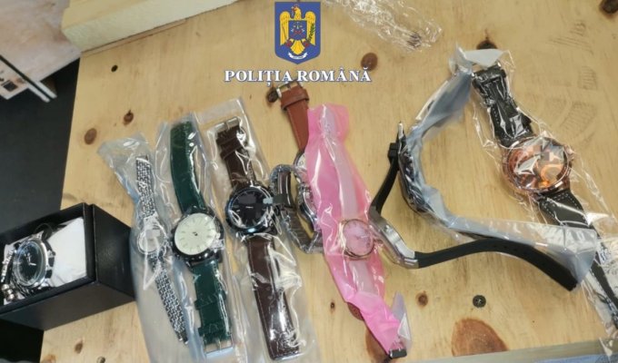 Dosar penal pentru ceasuri nedeclarate, găsite într-un container din Portul Constanța