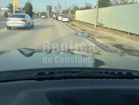 Un bărbat s-a aruncat în fața unei mașini, pe Aurel Vlaicu, pentru a face rost de bani. Video