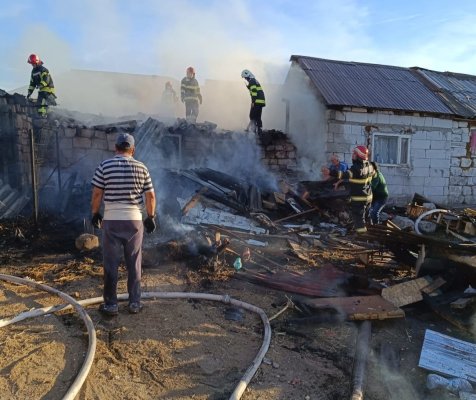 Incendiu la anexa unei case din localitatea Cumpăna
