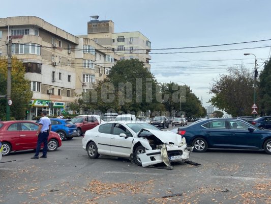 Accident cu 2 victime, pe Șoseaua Mangaliei. Video