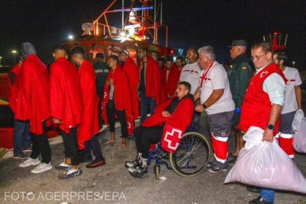 Spania a recuperat 262 de migranţi care se îndreptau spre Canare, în timp ce liderii UE discută despre migraţie