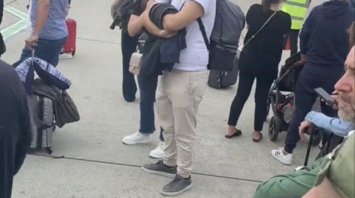 Alerte cu bombă: Încă opt aeroporturi din Franţa au fost evacuate