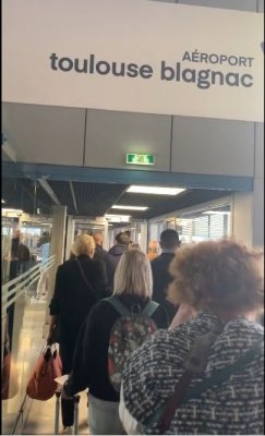 Aeroporturi din Franța, evacuate din cauza unor alerte cu bombă. Video