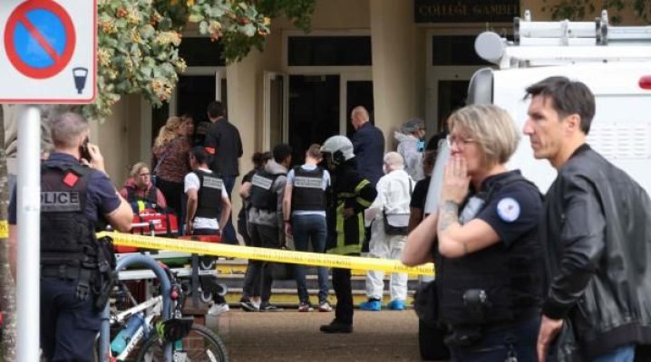Franța, în stare de alertă teroristă, după atentatul de la școala din Arras