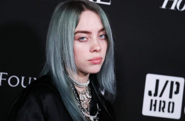 Viaţa şi cariera cântăreţei Billie Eilish, prezentate într-o revistă de bandă desenată
