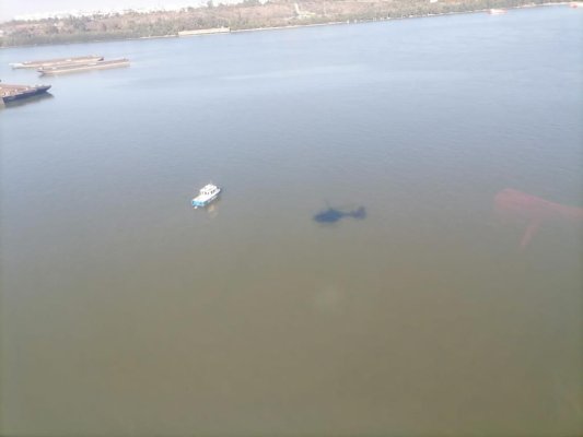 Persoană căutată cu elicopterul, după ce a căzut de la bordul unei nave, în portul din Galaţi