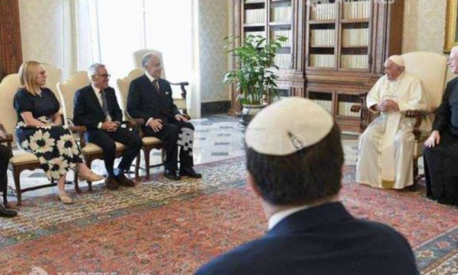 Congresul Mondial Evreiesc îi cere Papei să acţioneze pentru eliberarea ostaticilor deţinuţi de Hamas