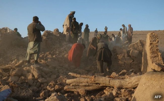 Cutremur de 6,3 în Afganistan. Cel puţin 500 de oameni au murit