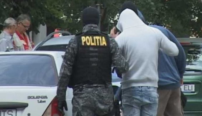 Un bărbat a fost reținut pentru că a condus beat, drogat și fără permis