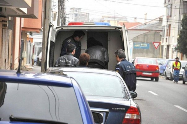 Doi indivizi prinși cu droguri pe stradă, la Constanța