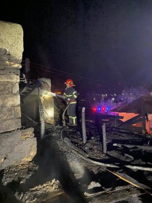 Incendiu la o casă, în Topolog