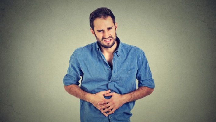 Durerile de stomac pot anunța ulcer, pancreatită sau infarct. Cum faci diferența